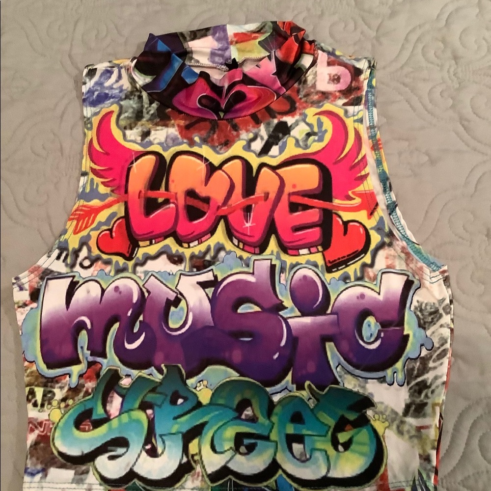 Love Culture nice colorful top.